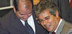Irmos Jorge (de culos) e Tio Viana em sesso do Senado, em 2006 - Foto: Alan Marques - 8.nov.2006/Folhapress
