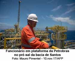 Funcionrio em plataforma da Petrobras no pr-sal da bacia de Santos - Foto: Mauro Pimentel - 10.nov.17/AFP