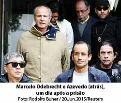 Folha de So Paulo - 18/10/15 - Marcelo Odebrecht e Azevedo (atrs), um dia aps a priso