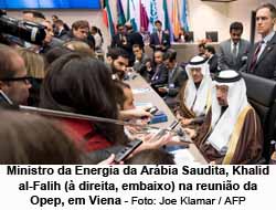 Ministro da Energia da Arbia Saudita, Khalid al-Falih ( direita, embaixo) na reunio da Opep, em Viena - JOE KLAMAR / AFP
