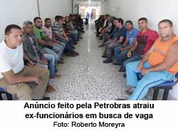 Anncio feito pela Petrobras atraiu ex-funcionrios em busca de vaga - Foto: Roberto Moreyra