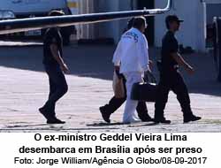 O ex-ministro Geddel Vieira Lima desembarca em Braslia aps ser preso - Jorge William/Agncia O Globo/08-09-2017