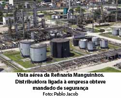 O Globo - 21/10/15 - Vista area da Refinaria Manguinhos. Distribuidora ligada  empresa obteve mandado de segurana - Pablo Jacob