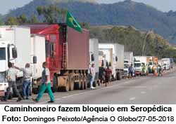 Greve dos caminhoneiros em 2018 - Bloqueio em Seropdica - Foto: Domingos Peixoto / Agncia o Globo / 27.5.2018