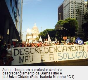 O GLOBO - 08/03/2014 - Foto Isabela Marinho/G1 - Protesto  contra descredenciamento da Gama Filho e da UniverCidade