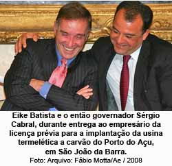 Eike Batista e o ento governador Srgio Cabral, durante entrega ao empresrio da licena prvia para a implantao da usina termeltica a carvo do Porto do Au, em So Joo da Barra. (Foto: Arquivo: Fbio Motta/Ae (2008))
