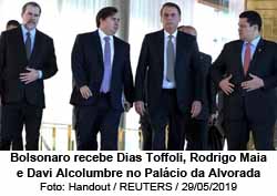 Bolsonaro recebe Dias Toffoli, Rodrigo Maia e Davi Alcolumbre no Palcio da Alvorada. 29/05/2019 - Foto: HANDOUT / REUTERS